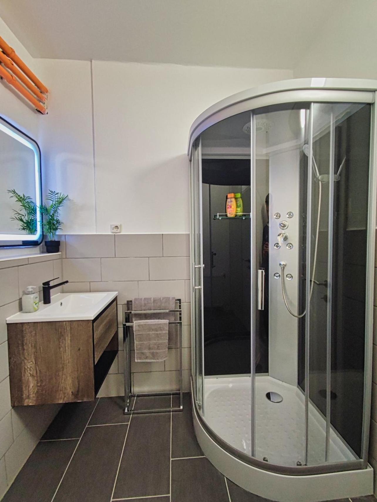Charmante Wohnung Nahe Wiener Stadthalle Bagian luar foto